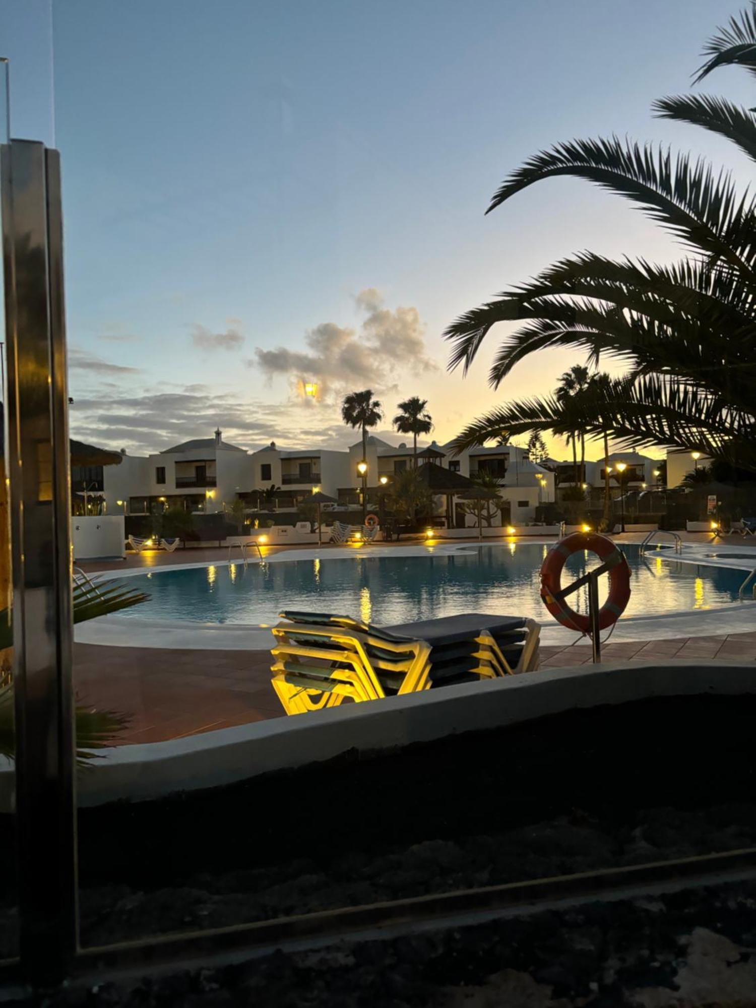 Casa Amplia Y Moderna De 3 Habitaciones En Complejo Con Piscina Costa Teguise Luaran gambar